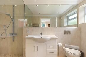 Sunningdale - Beach Side Cottage Sea Views Parking