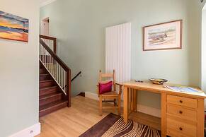 Sunningdale - Beach Side Cottage Sea Views Parking