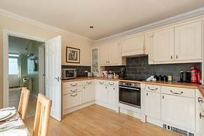 Sunningdale - Beach Side Cottage Sea Views Parking