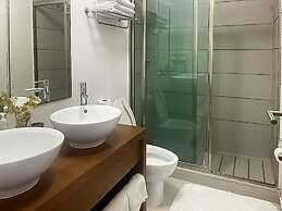 AMARA Beachfront Apartments by The Sea