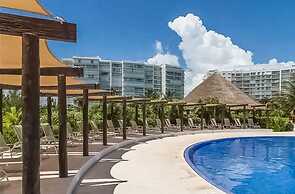 AMARA Beachfront Apartments by The Sea