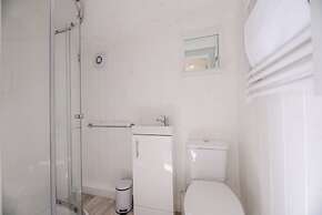 Honeysuckle Farm Hut 5 - Suffolk Farm Holidays