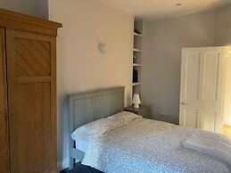 Victorian Building - Sleeps 5 - Pet Friendly