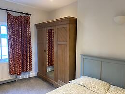 Victorian Building - Sleeps 5 - Pet Friendly