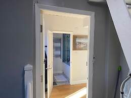 Victorian Building - Sleeps 5 - Pet Friendly