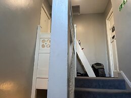 Victorian Building - Sleeps 5 - Pet Friendly