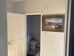 Victorian Building - Sleeps 5 - Pet Friendly