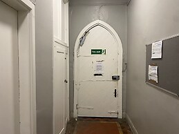 Victorian Building - Sleeps 5 - Pet Friendly