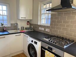 Victorian Building - Sleeps 5 - Pet Friendly