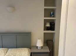 Victorian Building - Sleeps 5 - Pet Friendly