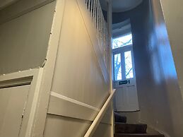 Victorian Building - Sleeps 5 - Pet Friendly