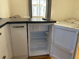 Victorian Building - Sleeps 5 - Pet Friendly