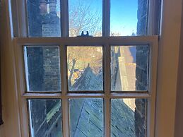 Victorian Building - Sleeps 5 - Pet Friendly