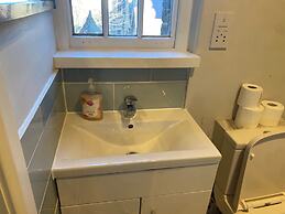 Victorian Building - Sleeps 5 - Pet Friendly