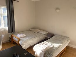 Victorian Building - Sleeps 5 - Pet Friendly