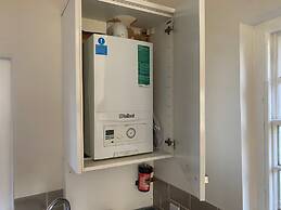 Victorian Building - Sleeps 5 - Pet Friendly