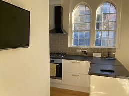 Victorian Building - Sleeps 5 - Pet Friendly