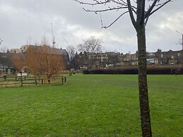 Victorian Building - Sleeps 5 - Pet Friendly