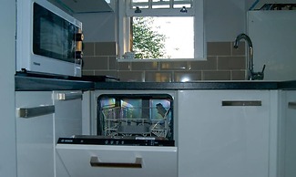 Victorian Building - Sleeps 5 - Pet Friendly