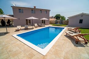 Lovely 3-bed Villa in Istria Villa Flegar