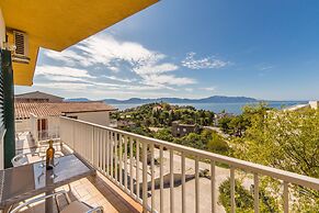 Stunning 3-bedroom Apartment in Gradac