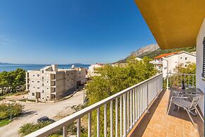 Stunning 3-bedroom Apartment in Gradac