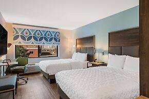 Tru by Hilton Greensboro, NC