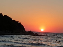 Sunset Dreamers, Captivating 1-bed Apartment