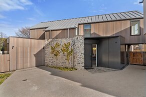 Central Queenstown Villa & Spa