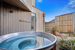 Central Queenstown Villa & Spa