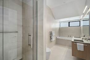 Central Queenstown Villa & Spa