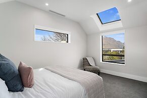 Central Queenstown Villa & Spa