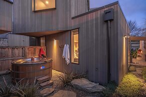 Central Queenstown Villa & Spa