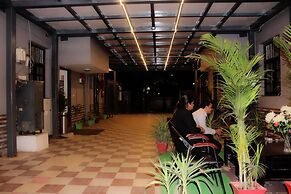 TR'S Edifice - A Luxury Guest House