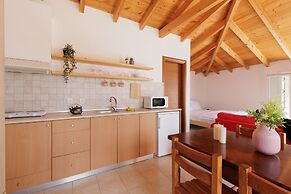 The Island Life Apartments by Konnect, Ipsos Beach