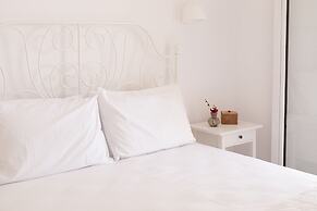 The Island Life Apartments by Konnect, Ipsos Beach