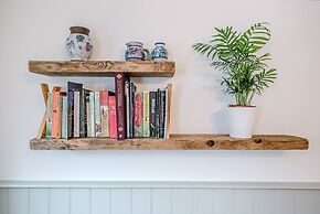 North Cottage, Alderton