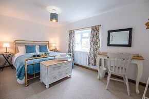 North Cottage, Alderton