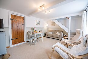 North Cottage, Alderton