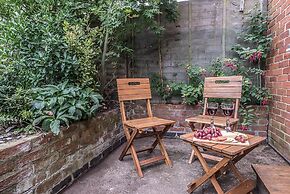 North Cottage, Alderton