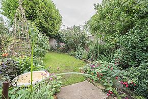 North Cottage, Alderton