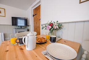 North Cottage, Alderton