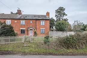 Pine Tree Cottage, Easton