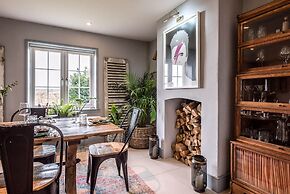 Pine Tree Cottage, Easton