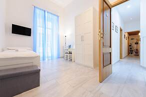 Via Aniello Falcone 72b