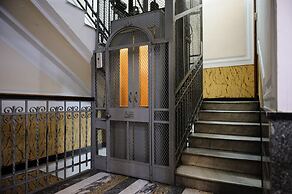 Via Aniello Falcone 72b