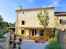 Fabulous Stone House and Large Natural Pool