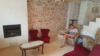 Fabulous Stone House and Large Natural Pool