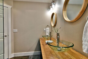 Spruce Haven 3 Bedroom Home by RedAwning