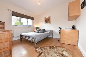 Gorgeous 3BD Cottage in the Heart of Guildford